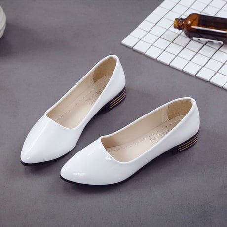 パテントレザー パンプス チャンキーヒール 2cm 韓国ファッション レディース シンプル ポインテッドトゥ ローヒール シューズ キュート 痛くない かわいい 歩きやすい 556794613602