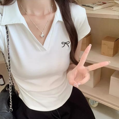 ポロシャツ リボン刺繍 Tシャツ 前開き トップス 襟付き ショート丈 シャーリング 半袖 シンプル レトロ 大人可愛い ガーリー カジュアル DTCA-811371721125