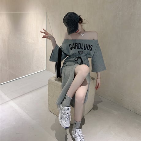 セットアップ 2点セット Tシャツ ＋ スカート オフショル スリット スウェット 半袖 韓国ファッション レディース オフショルダー 大人可愛い ガーリー DTC-642106947624