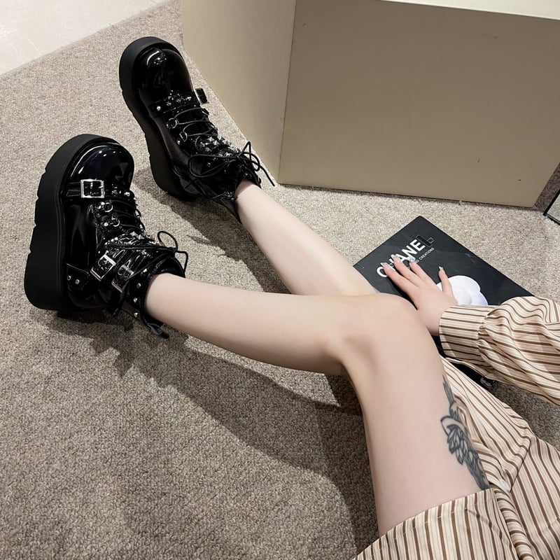 厚底 ショートブーツ 22.5～25.0cm スタッズ ベルト パテントレザー