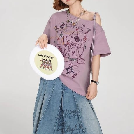 tシャツ 手書き風プリント ワンちゃん ワンショルダー オフショルダー オーバーサイズ トップス カットソー ゆったり 半袖 レトロ 大人可愛い ガーリー DTCA-912182892439