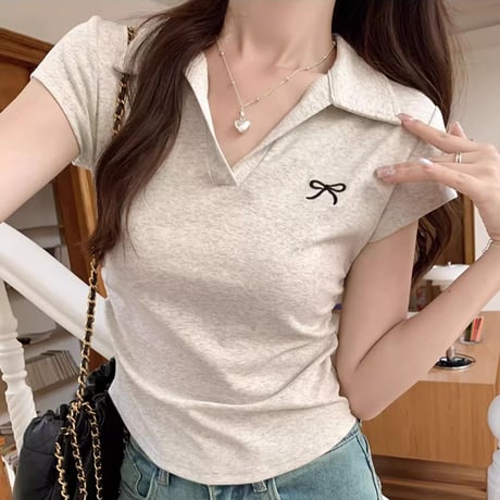 ポロシャツ リボン刺繍 Tシャツ 前開き トップス 襟付き ショート丈 シャーリング 半袖 シンプル レトロ 大人可愛い ガーリー カジュアル DTCA-811371721125