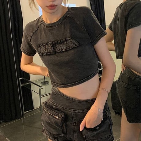 ヴィンテージ風 Tシャツ フロントロゴ コンパクトTシャツ クロップド丈 ショート丈 スリムフィット 半袖 クルーネック レトロ 大人可愛い ガーリー カジュアル DTCA-889190372134
