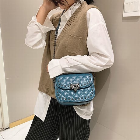 スクエアバッグ ミニバッグ スタッズ チェーン 韓国ファッション バッグ ショルダーバッグ クラッチバッグ 斜め掛け サドル (DTC-605848503063)