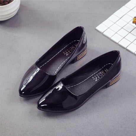 パテントレザー パンプス チャンキーヒール 2cm 韓国ファッション レディース シンプル ポインテッドトゥ ローヒール シューズ キュート 痛くない かわいい 歩きやすい 556794613602
