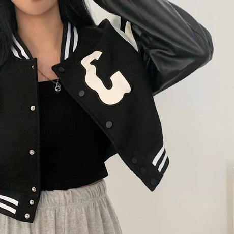 フェイクレザー スタジャン ロゴ ショート丈 ブルゾン ライトアウター ジャンパー ジャケット 長袖 ルーズ レトロ 大人可愛い ガーリー カジュアル DTCA-736582088108