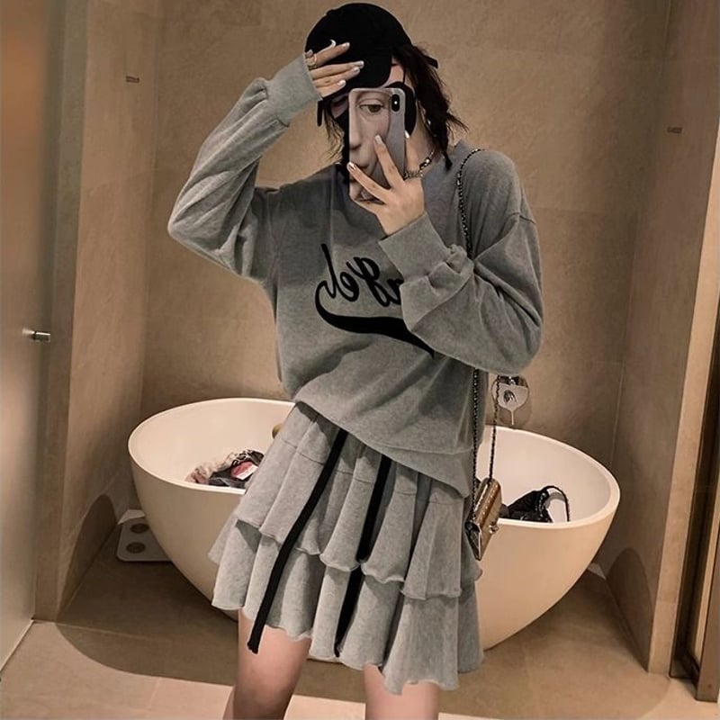 WAAC Vネックスウェットとミニスカートセット サイズ2 セットアップ 上下セット Vネック ロゴ トレーナー ティアード