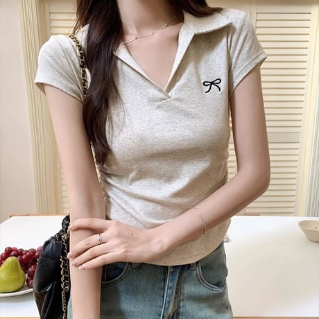 ポロシャツ リボン刺繍 Tシャツ 前開き トップス 襟付き ショート丈 シャーリング 半袖 シンプル レトロ 大人可愛い ガーリー カジュアル DTCA-811371721125