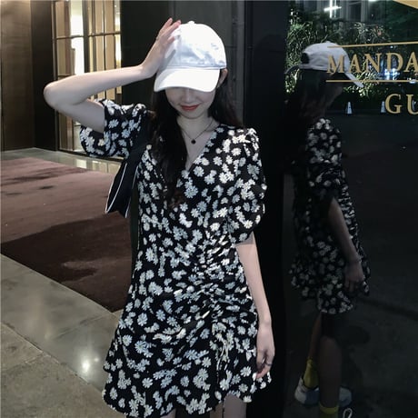花柄 ワンピース Vネック ブラック バブルスリーブ ギャザー 韓国ファッション レディース 黒 パフ袖 ハイウエスト Aライン ショート丈 ガーリー DTC-615247009858_bk