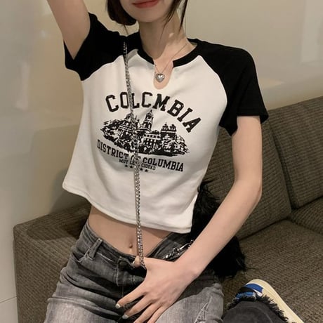 Tシャツ クロップド丈 キーネック ショート丈 へそ出し ロゴ 半袖  韓国ファッション レディース大人可愛い ガーリー カジュアル 韓国ストリートファッション DTC-675503773449