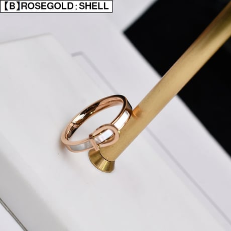 リング 指輪 ホワイトシェル CZ 金属アレルギー対応 バックルベルトモチーフ ジルコニア チタンスチール レディース ゴールド ローズゴールド アクセサリー DTC-605382038022