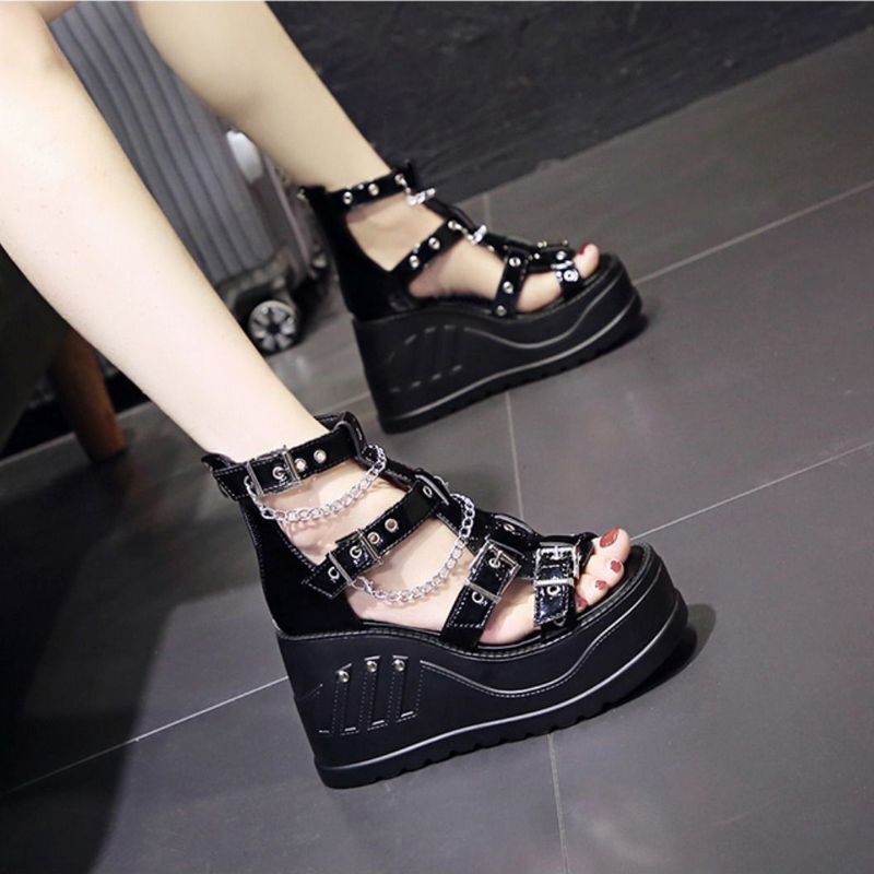 厚底 サンダル 22.5～24.5cm パテントレザー チェーン バックジップ