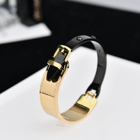 ベルトデザイン バングル 金属アレルギー対応 シンプル チタン イエローゴールド ベルトモチーフ ブレスレット アクセサリー ジュエリー DTC-641893169685