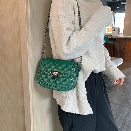 スクエアバッグ ミニバッグ スタッズ チェーン 韓国ファッション バッグ ショルダーバッグ クラッチバッグ 斜め掛け サドル (DTC-605848503063)