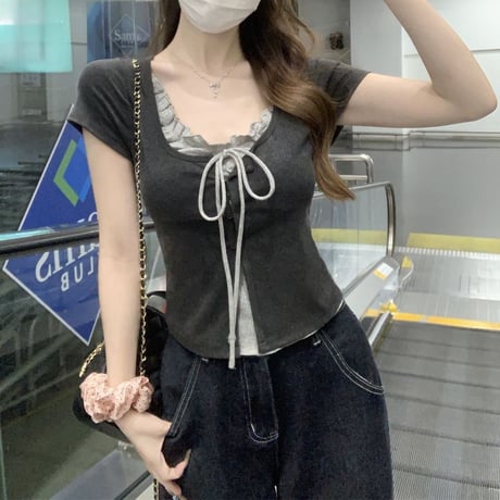 フェイクレイヤード Tシャツ レースアップ フリル リボン Uネック スリムフィット ショート丈 半袖 フェイクツーピース レトロ 大人可愛い ガーリー DTCA-911224397960