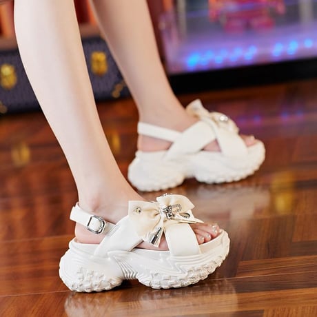 厚底サンダル リボン チャーム 22.0～24.5cm クロスベルト 厚底ソール アンクルストラップ ボリュームソール 美脚 キュート かわいい 靴 歩きやすい DTCA-817004744106