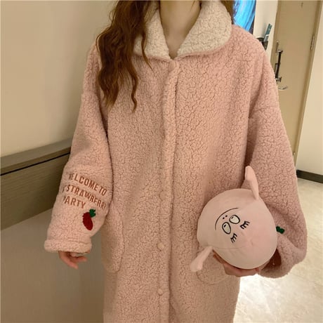 【ルームウェア】 パジャマ ナイトガウン ボア フリース 長袖 いちごパッチ ピンク 韓国ファッション レディース スモールラペル ガーリー 629119066976