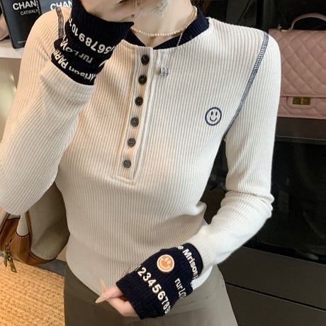 レイヤード風 ヘンリーネック リブニット トップス スマイリー ニコちゃんマーク スリムフィット 長袖 レトロ 大人可愛い ガーリー カジュアル DTCA-873412595995