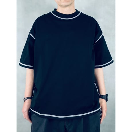 STUMPSTAMP WIDE T-SHIRT "BLACK WITH WHITE STITCH”
