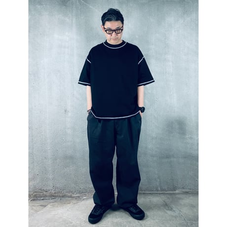 STUMPSTAMP WIDE T-SHIRT "BLACK WITH WHITE STITCH”
