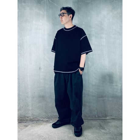 STUMPSTAMP WIDE T-SHIRT "BLACK WITH WHITE STITCH”