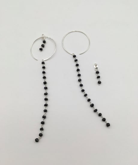ブラックスピネルのフープフックピアス