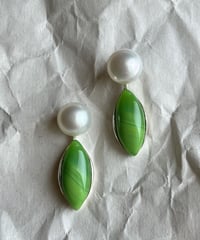 ウグイスメノウと南洋パールのピアス