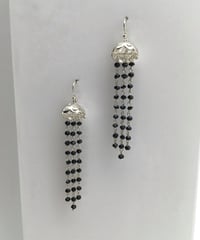 ブラックスピネルのピアス