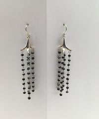 ブラックスピネルのピアス