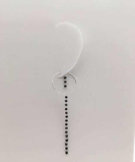 ブラックスピネルのフープフックピアス