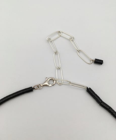 結晶メノウとジェットのネックレス
