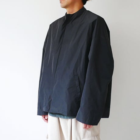 NO CONTROL AIR ｜ノーコントロールエアー｜ポリエステル　シェイプメモリーライトタフタ ボトルネックブルゾン｜SIZE M｜BLACK/DGREY｜GE-NC0702BN