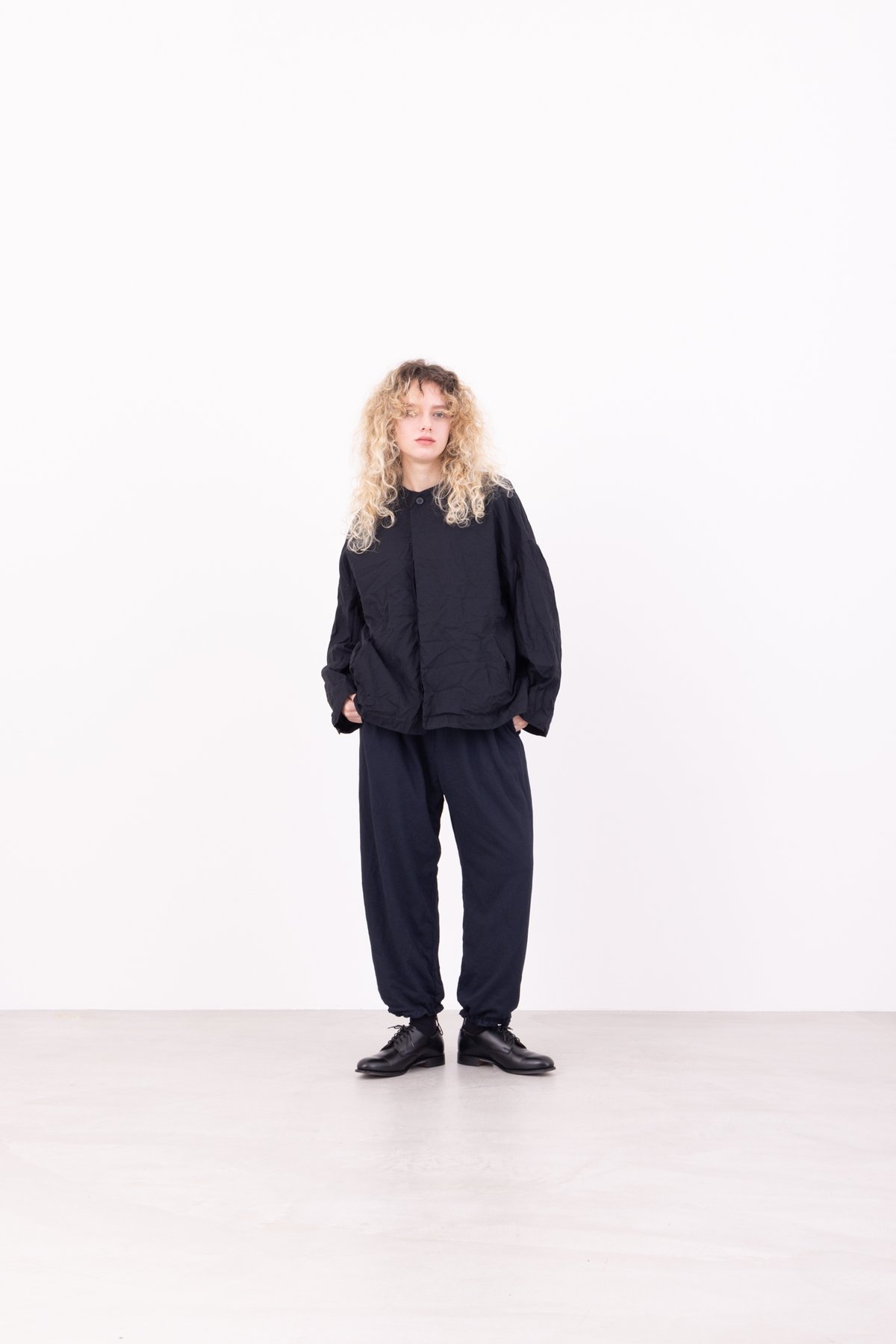 DDUD テーパードパンツ 95 Black サイズ4 DDUD テーパードパンツ 95 ブラック サイズ4