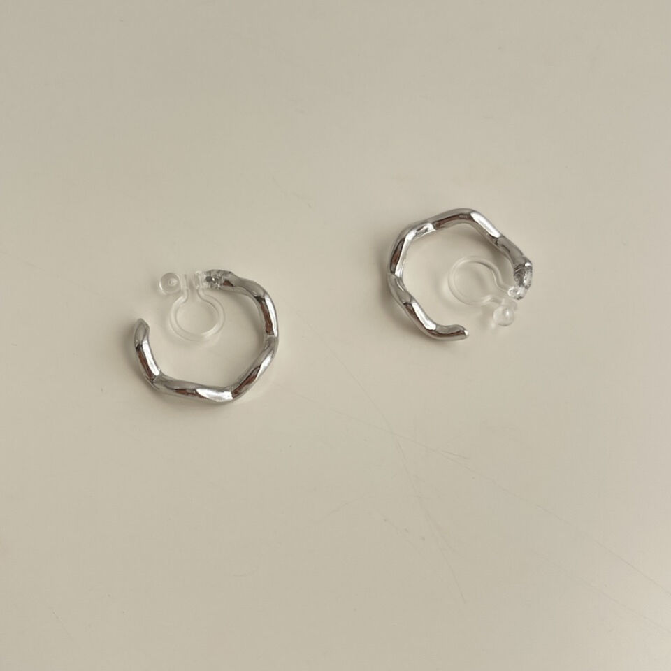 wave design earrings | meaningful things