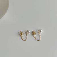 range chain pearl earring