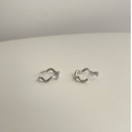 wave design earrings