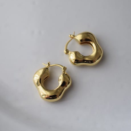 14kgf.  もくもくピアス