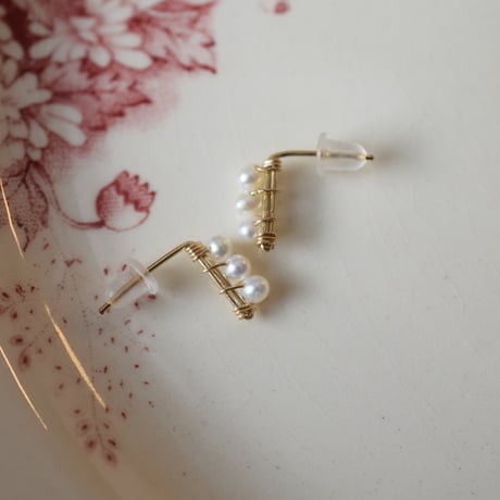 14kgf    ３粒パールのシンプルピアス