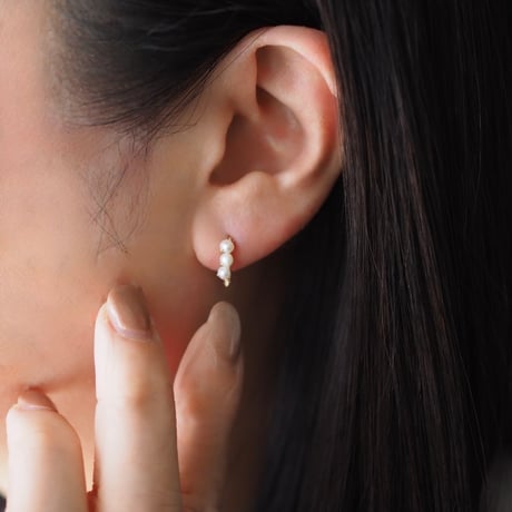 14kgf    ３粒パールのシンプルピアス