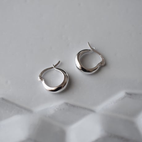 silver925　プチカーブピアス
