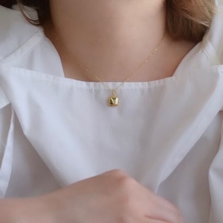 14kgf ジルコニアスクエアチャームネックレス