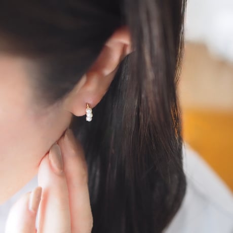 14kgf    ３粒パールのシンプルピアス