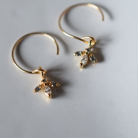 14kgf 　Bee ピアス