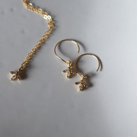 14kgf 　Bee ピアス