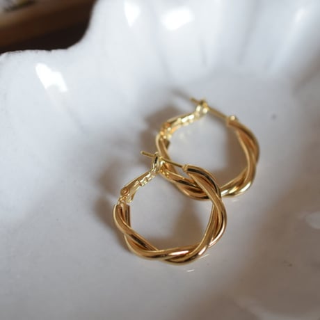18kgf   ねじりフープピアス