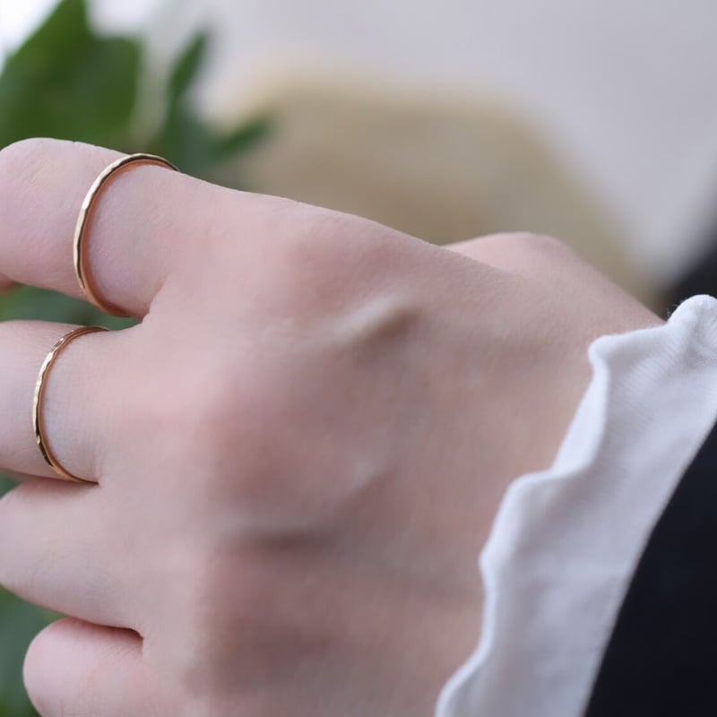 14KGF◆幅2.6mm 槌目リング 凸凹[yrna-ri-1010] 14KGF◇幅2.6mm 槌目リング 凸凹[yrna-ri-1010] - メルカリ