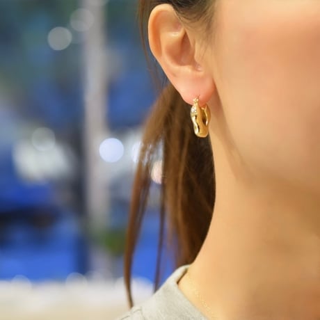 14kgf.  もくもくピアス
