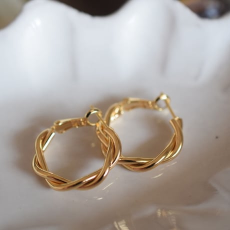 18kgf   ねじりフープピアス