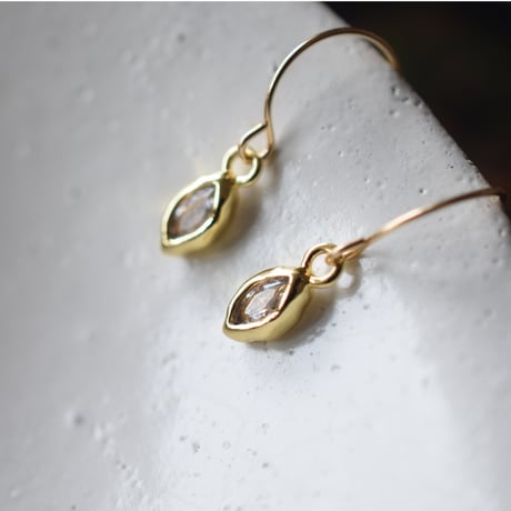 14Kgfピアス 『雨の季節』プラスアーミーカラービンテージビーズ