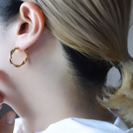 18kgf   ねじりフープピアス